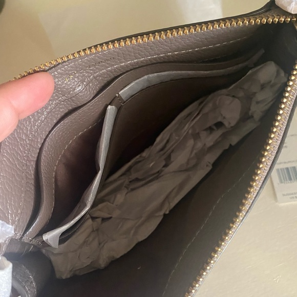 Tory Burch Carson crossbody 👌🏼😍 - Picture 9 of 9